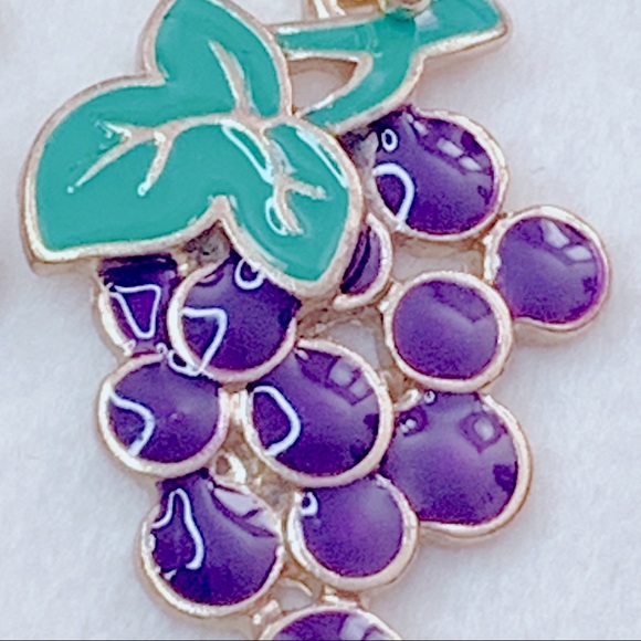 ❤️Seller’s Pick❤️ ❣️$25/3❣️ Enamel Grapes Dangle Earrings - Picture 4 of 8